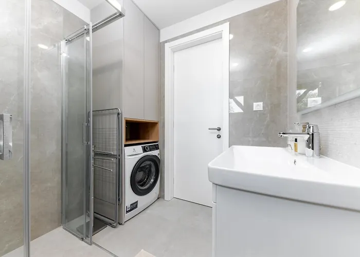 Apartman Luxury Adria - Sea & Mountain View, Whirlpool And Free Parking Makarska